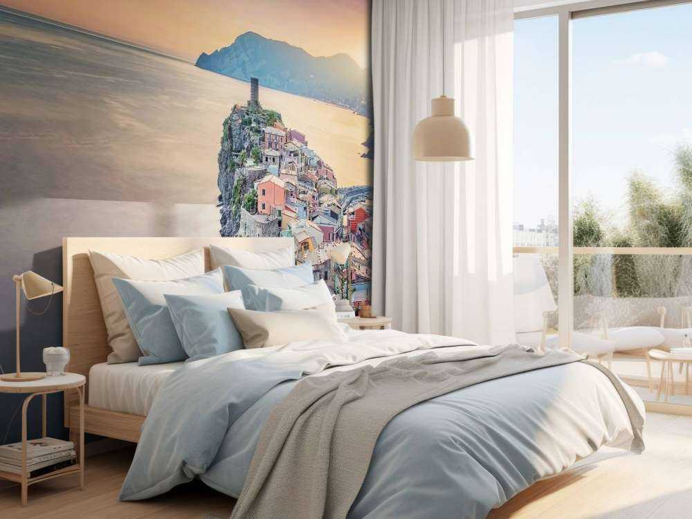 Zonsondergang boven kleurrijke kustrotsen