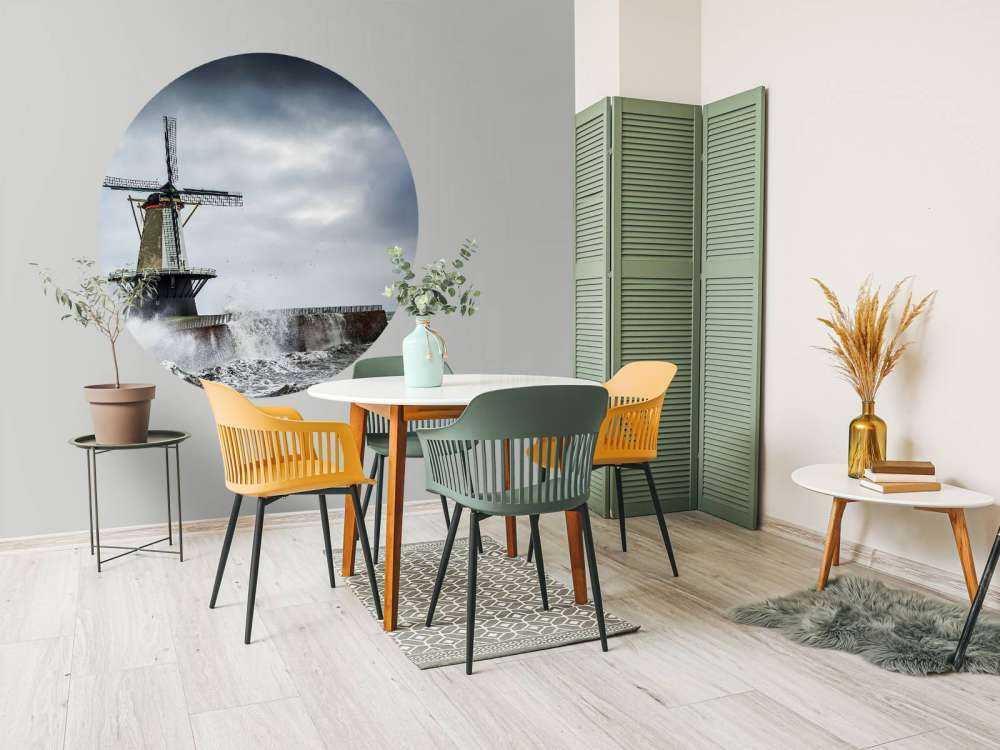 Molen met storm golven