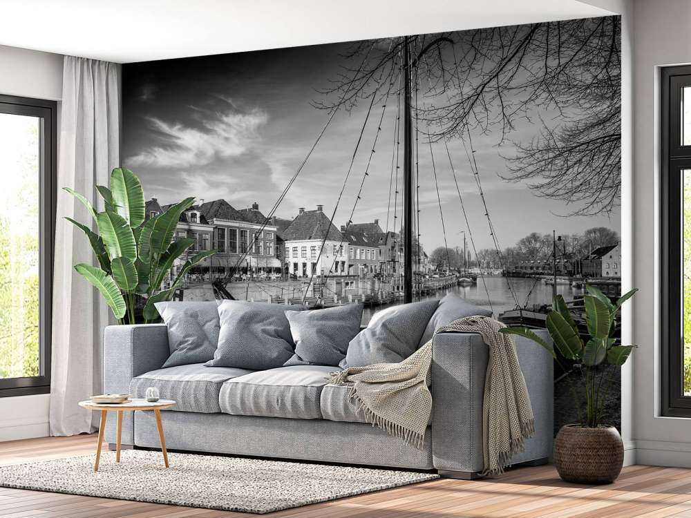 Historische vrachtschepen aangemeerd in Dokkum Friesland 