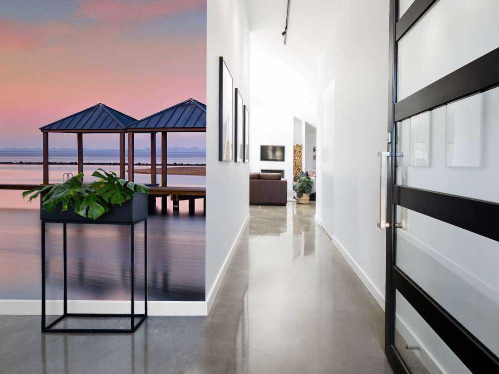 Zwemsteiger bij zonsopkomst