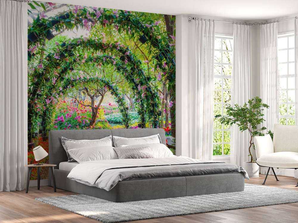 Bloemenbogen in een parkje