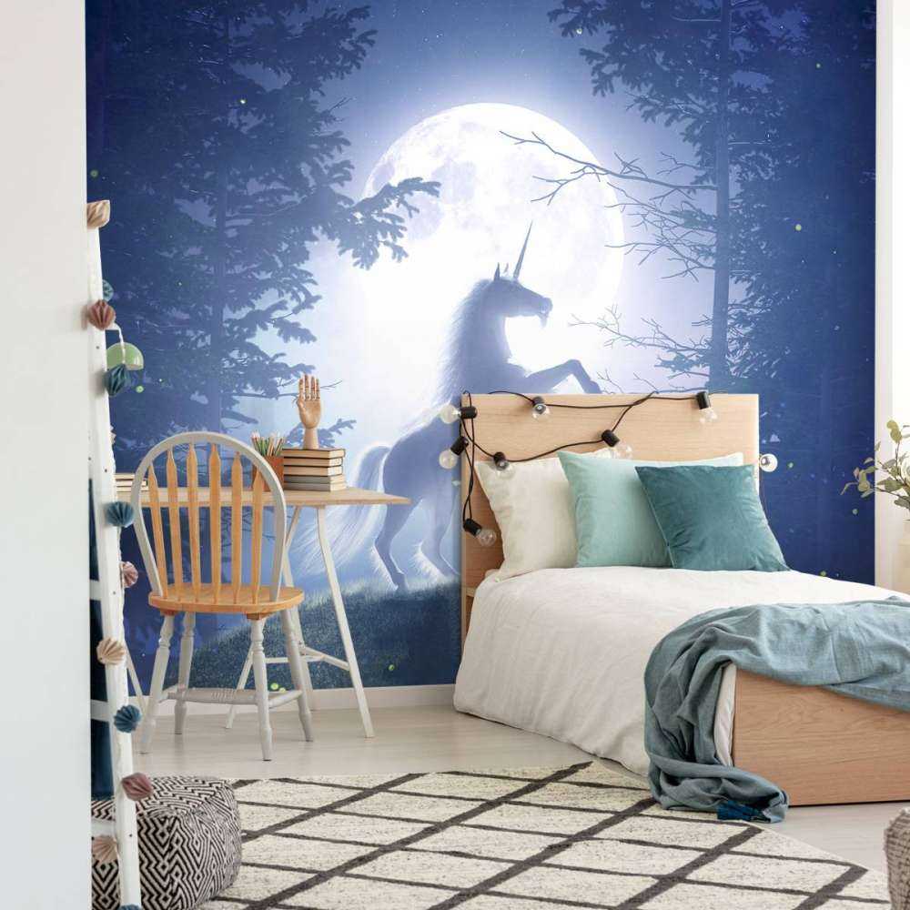 Unicorn bij volle maan