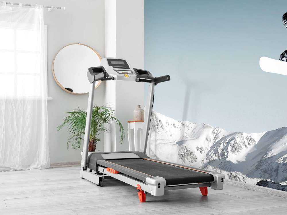 Snowboarder maakt een hoge sprong