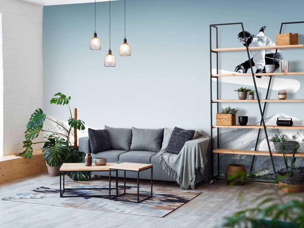 Snowboarder maakt een hoge sprong