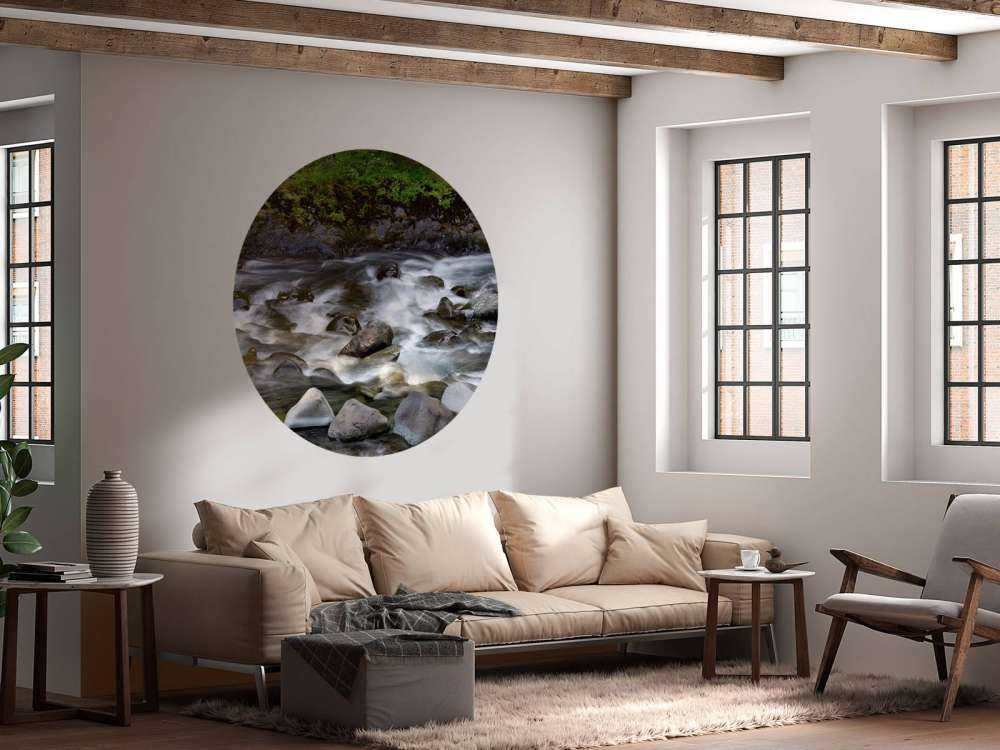 Rivier met rotsblokken