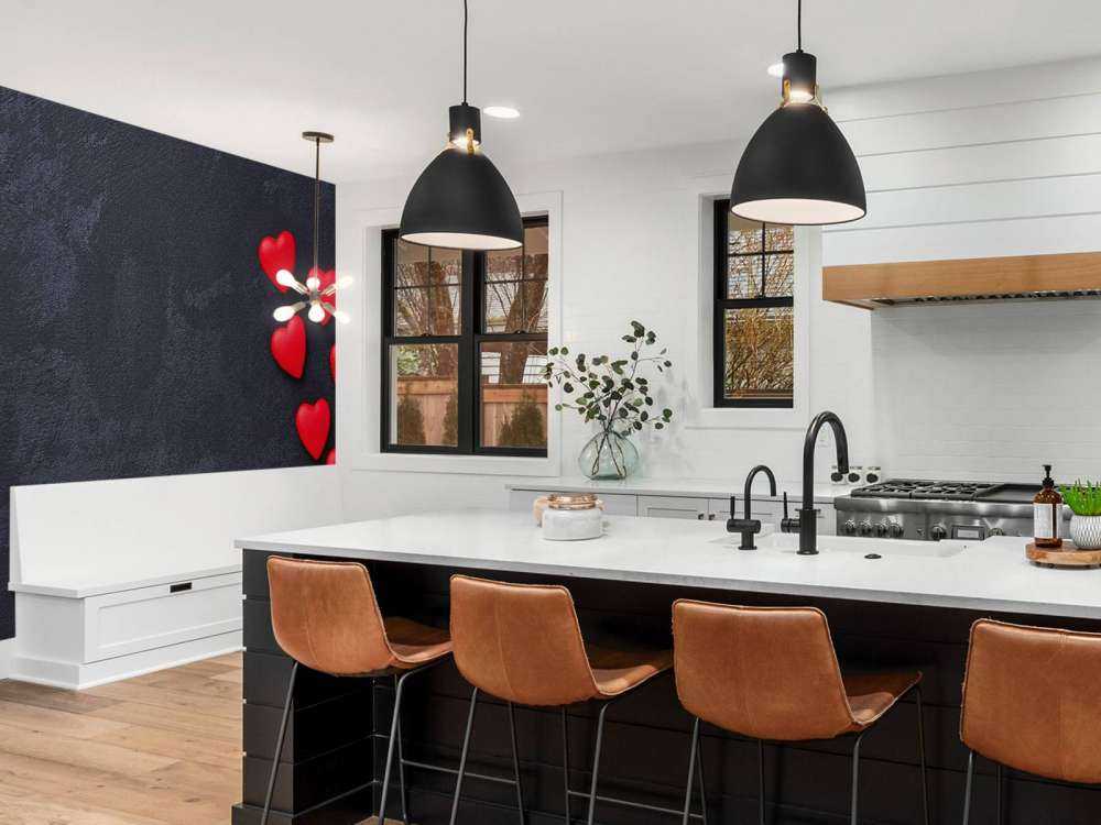 Rode hartjes op een donkere achtergrond