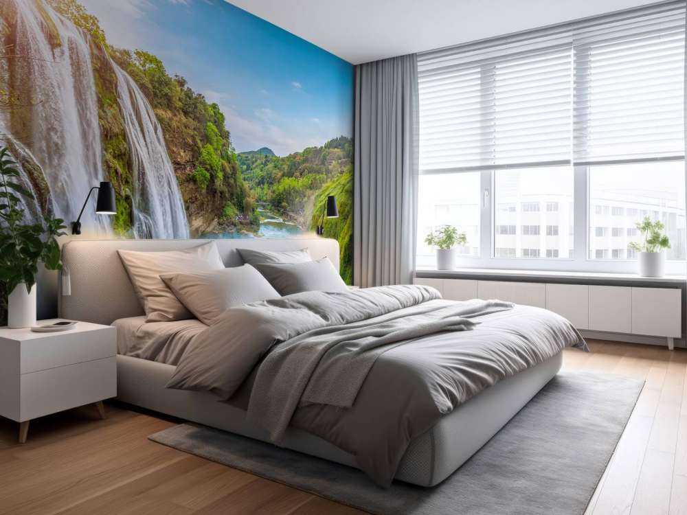 Rustgevende waterval naar een rivier