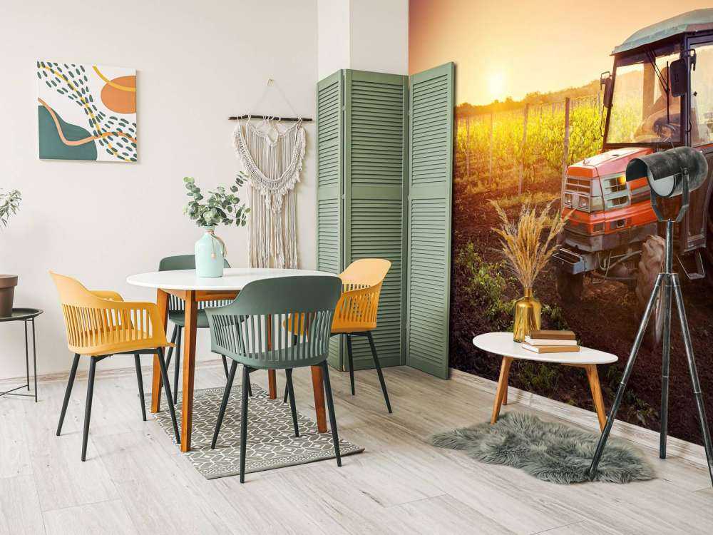 Tractor bij zonsondergang