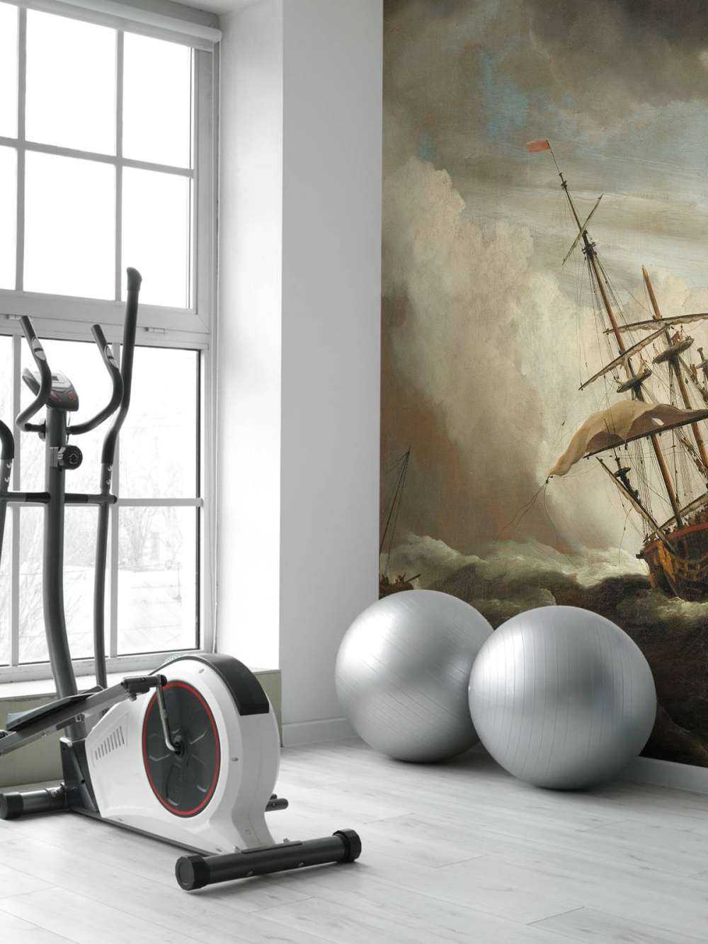 Een schip in volle zee bij vliegende storm