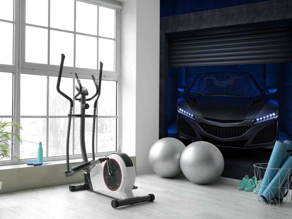 Sportauto in een garagebox