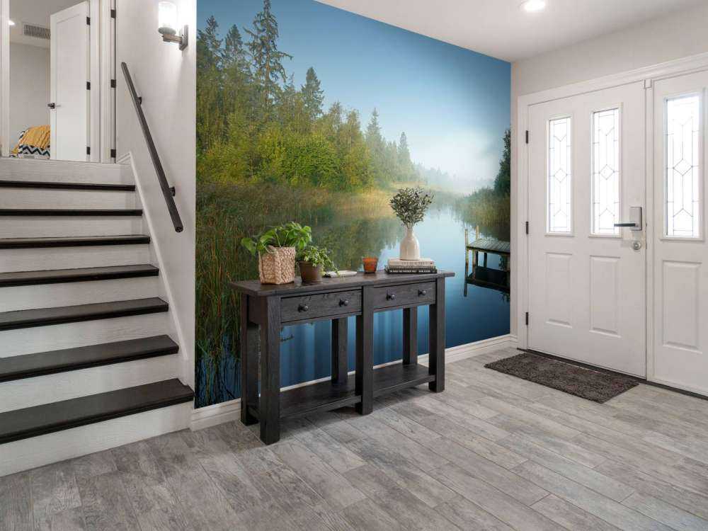 Houten steiger in het bos