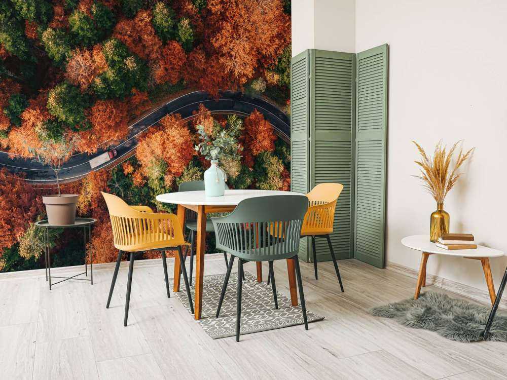 Kronkelende weg met truck