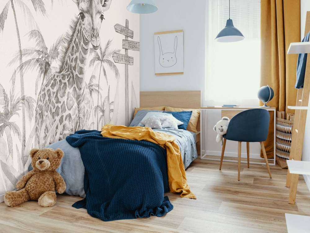 Baby giraffe in de jungle beige