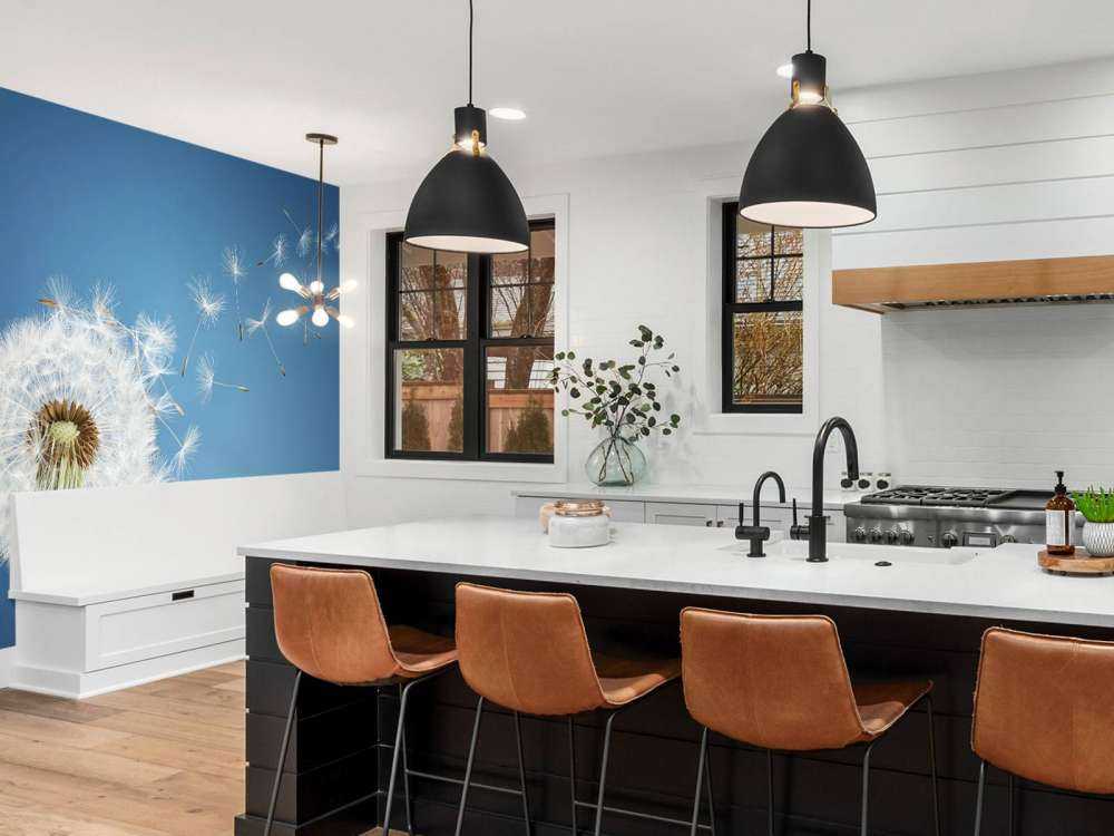 Paardenbloem op blauwe achtergrond