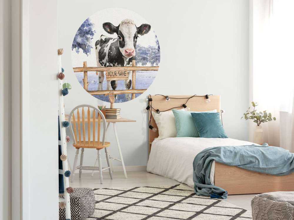 Jonge koe in een weiland blauw