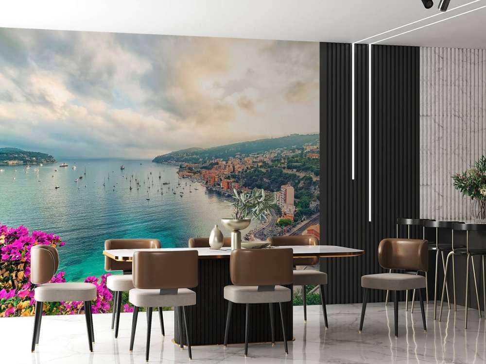 Bloemenkust aan turquoise baai