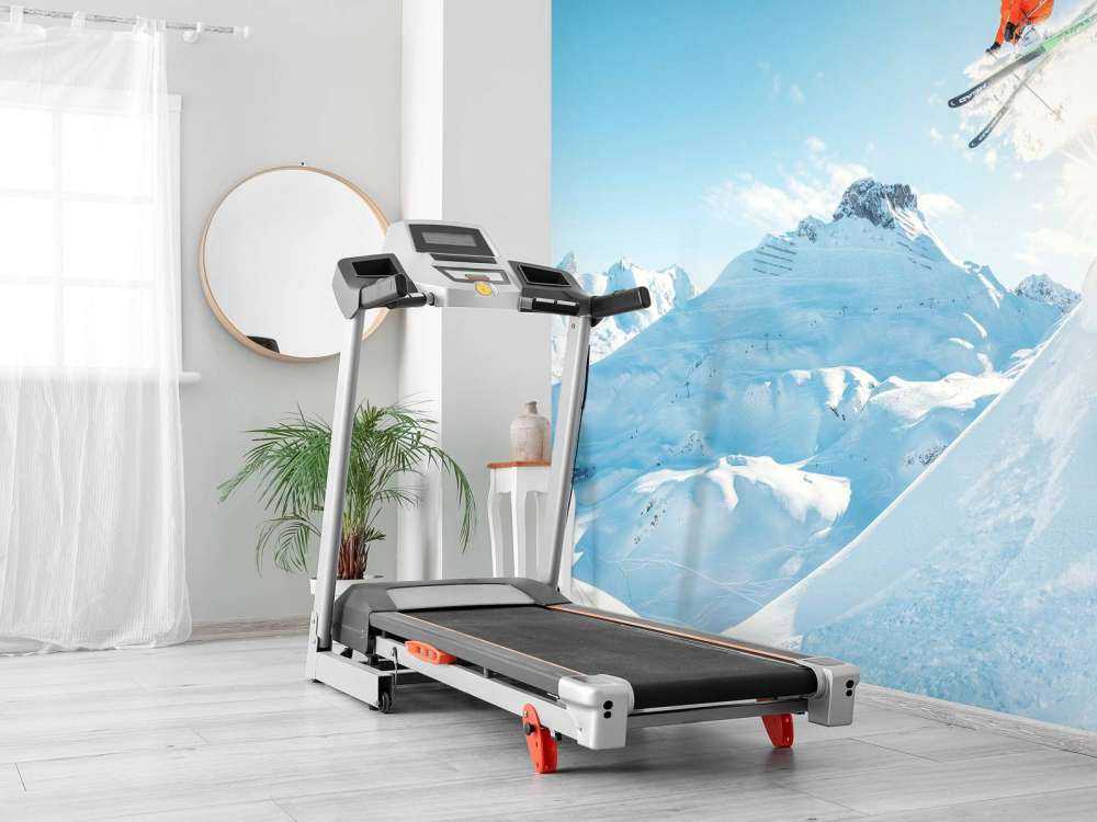 Sprong in besneeuwd berglandschap