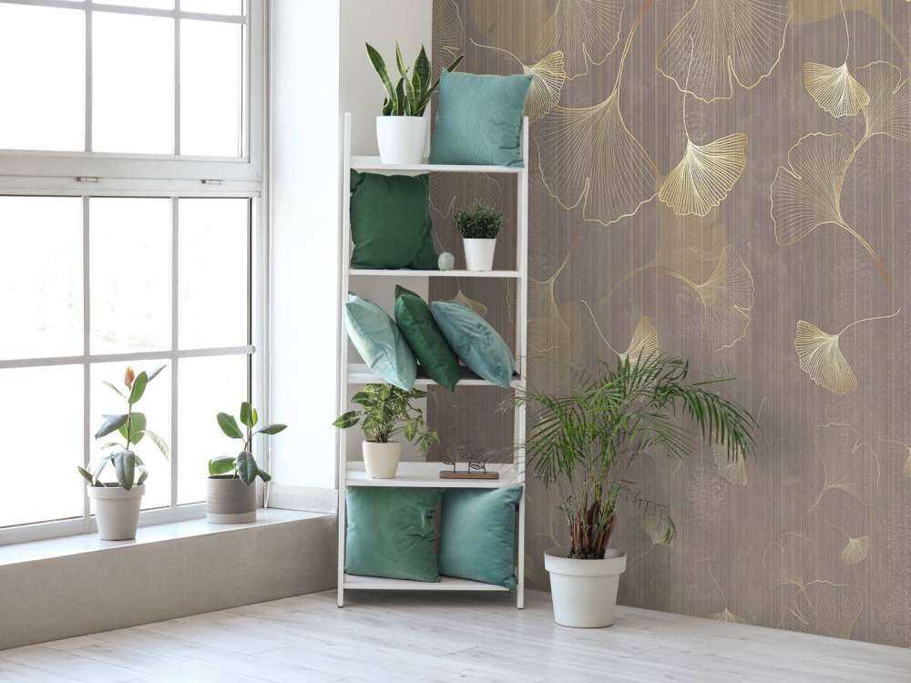 Zwevende ginkgobladeren in goudtint