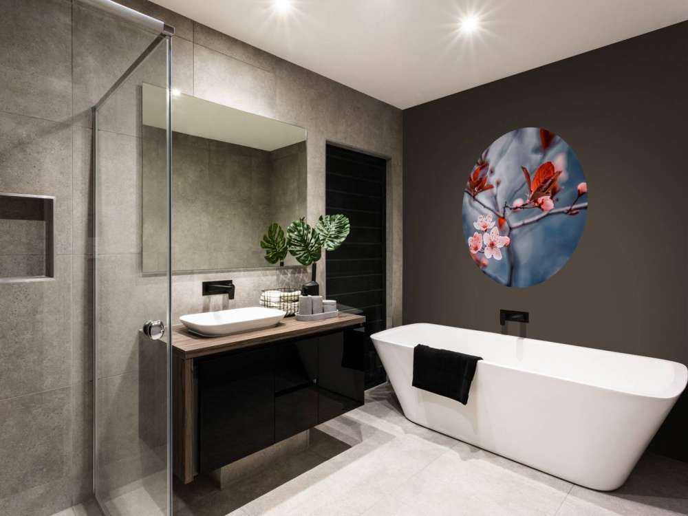 Kersenbloesem met roodbruine blaadjes