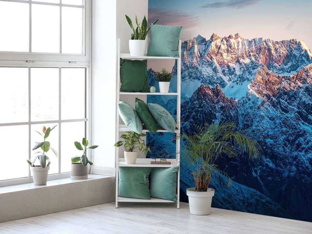 Avondgloed op sneeuwtoppen