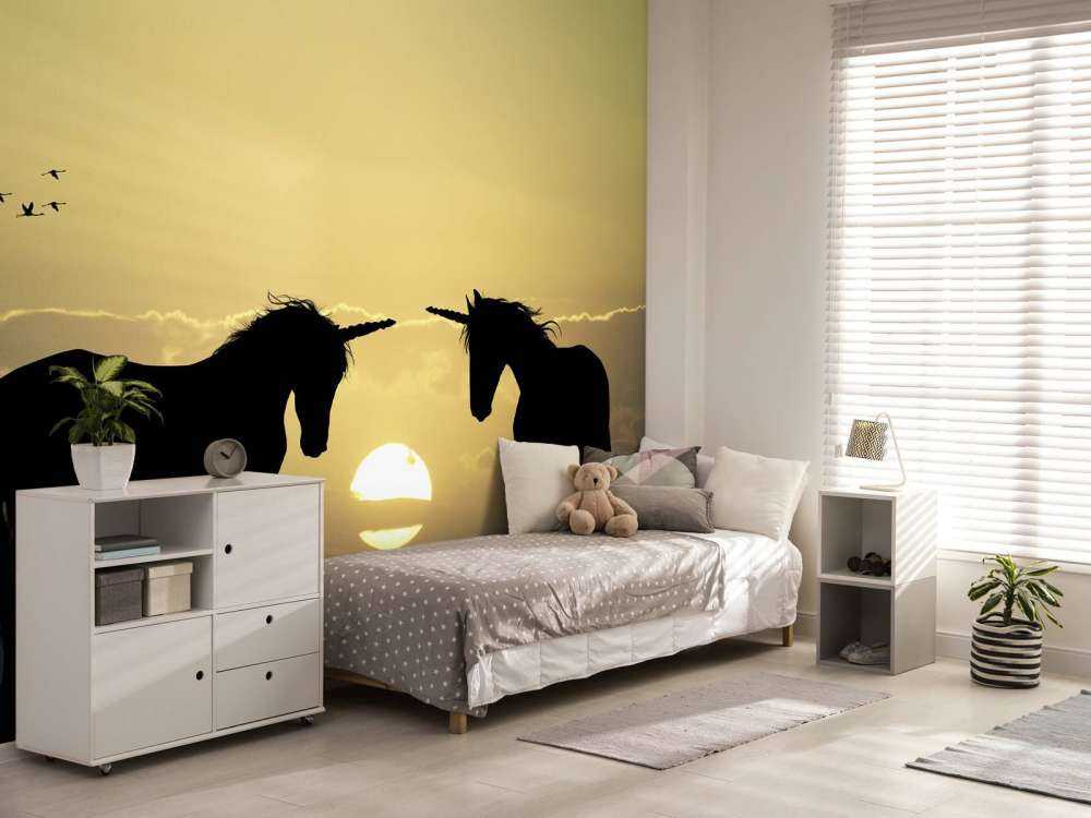 Unicorns bij een zonsondergang