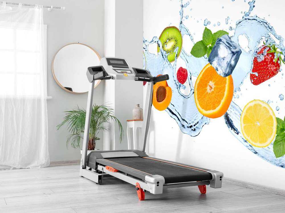 Verschillende fruitsoorten met water