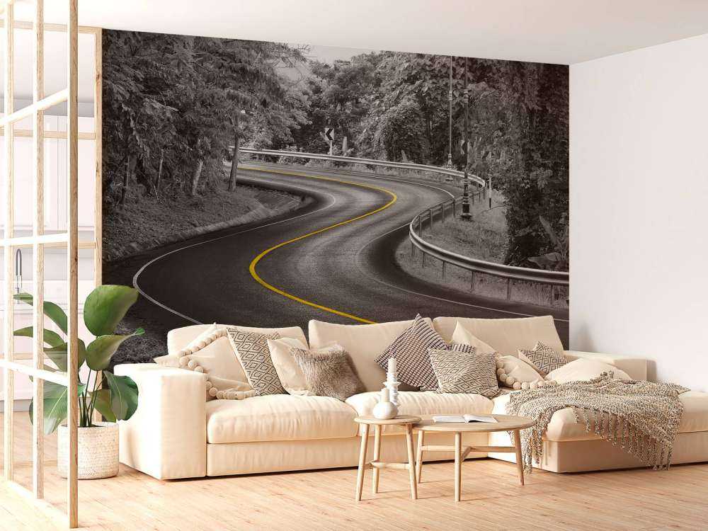 Weg met een gele streep