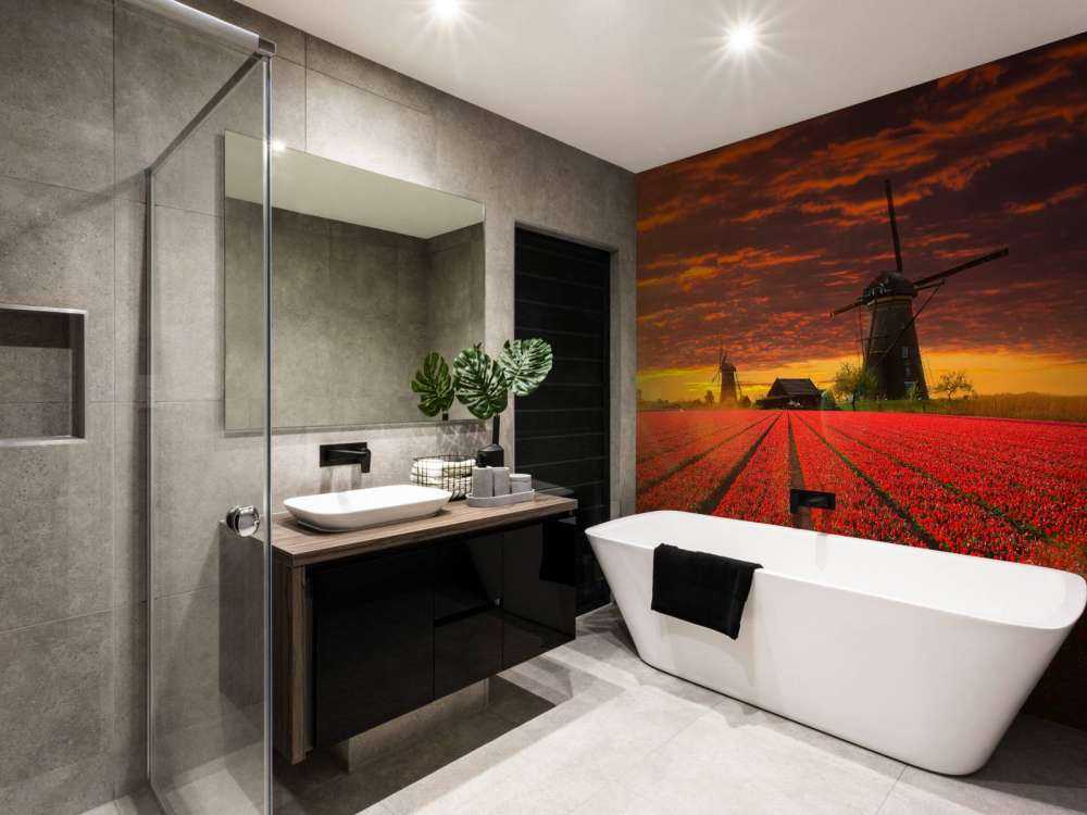 Hollands tulpenveld onder een rode lucht