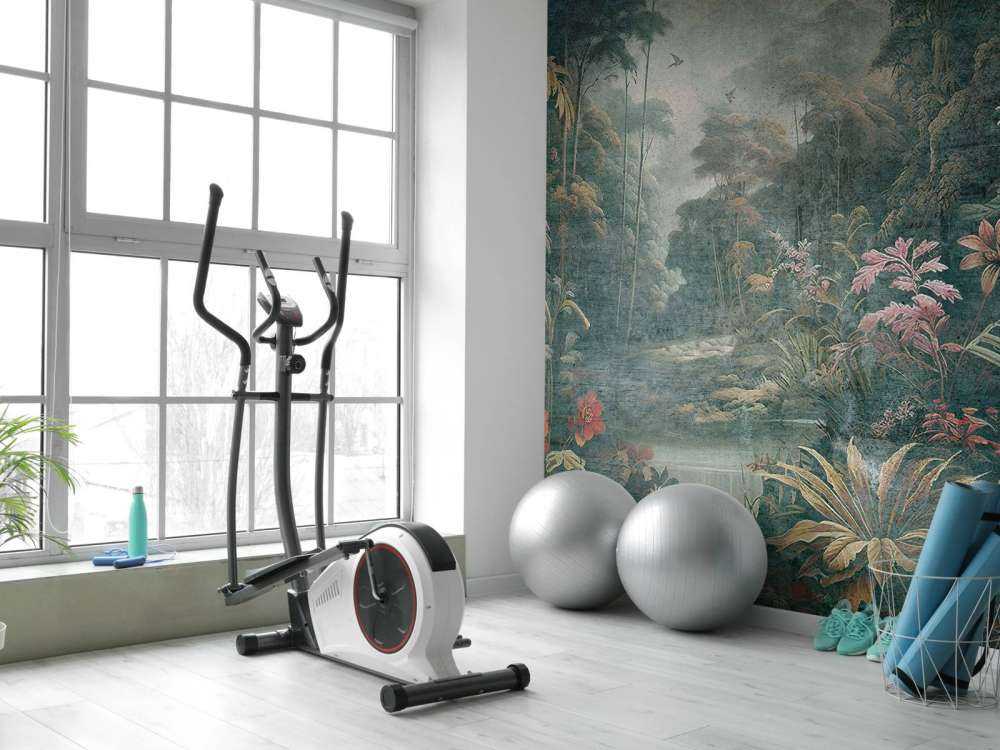 Tropisch regenwoud bij ochtendnevel