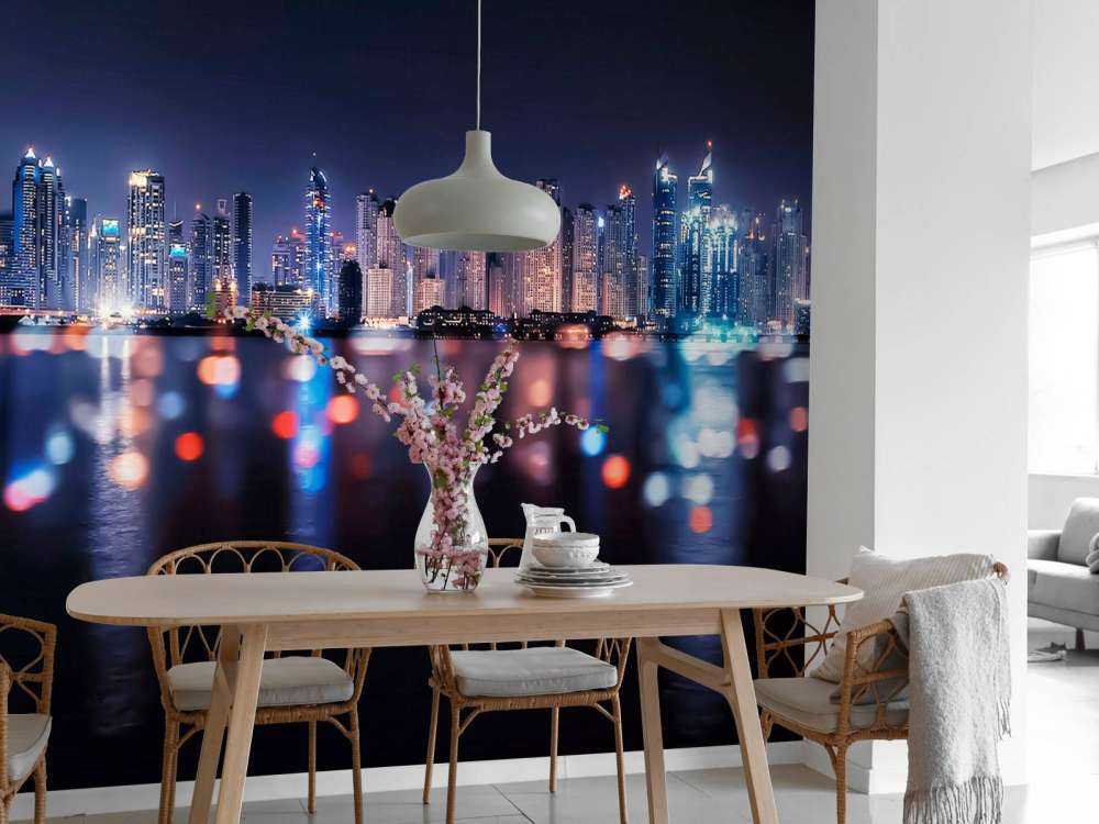 Nachtelijke skyline aan het water