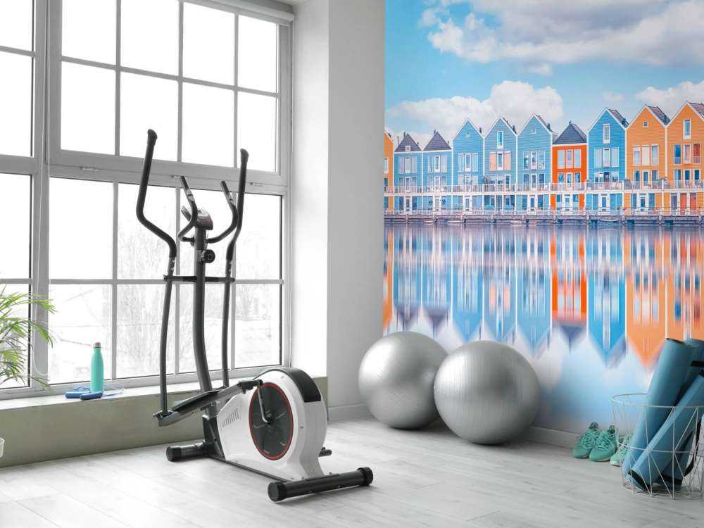 Waterlijn van kleurrijke gevels