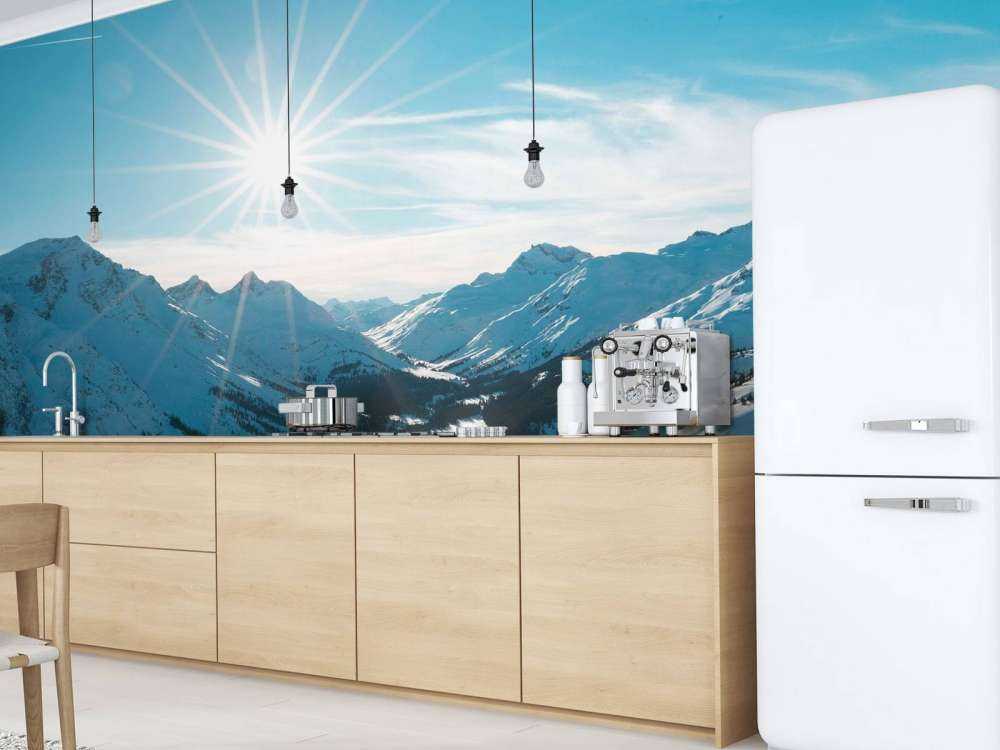 Heldere winterzon boven alpendal