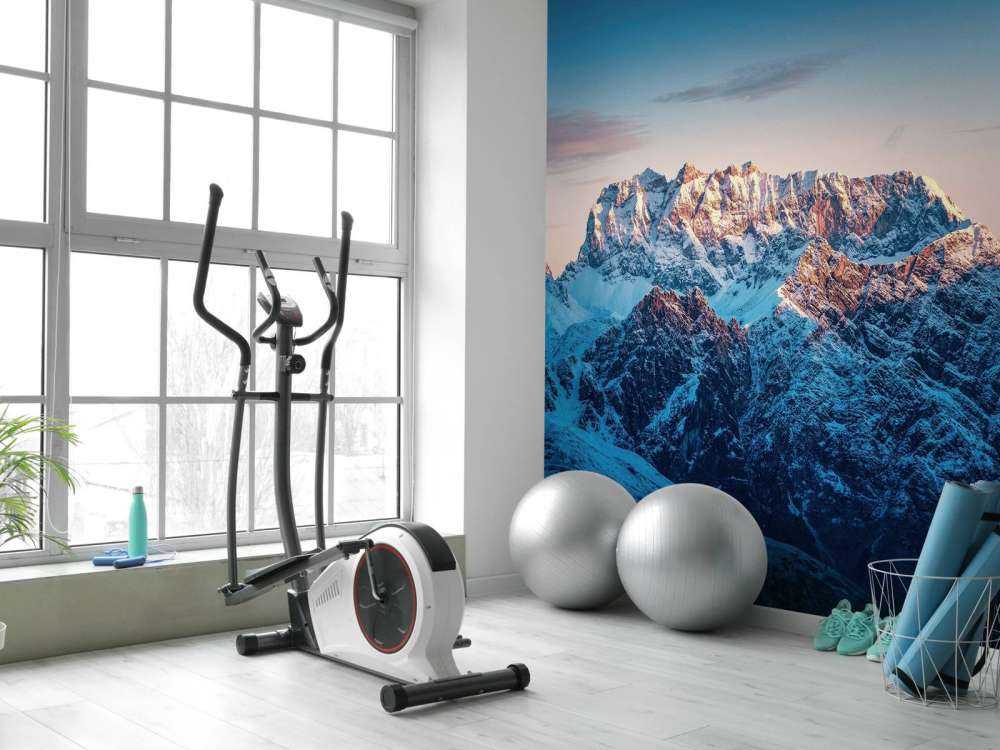 Avondgloed op sneeuwtoppen