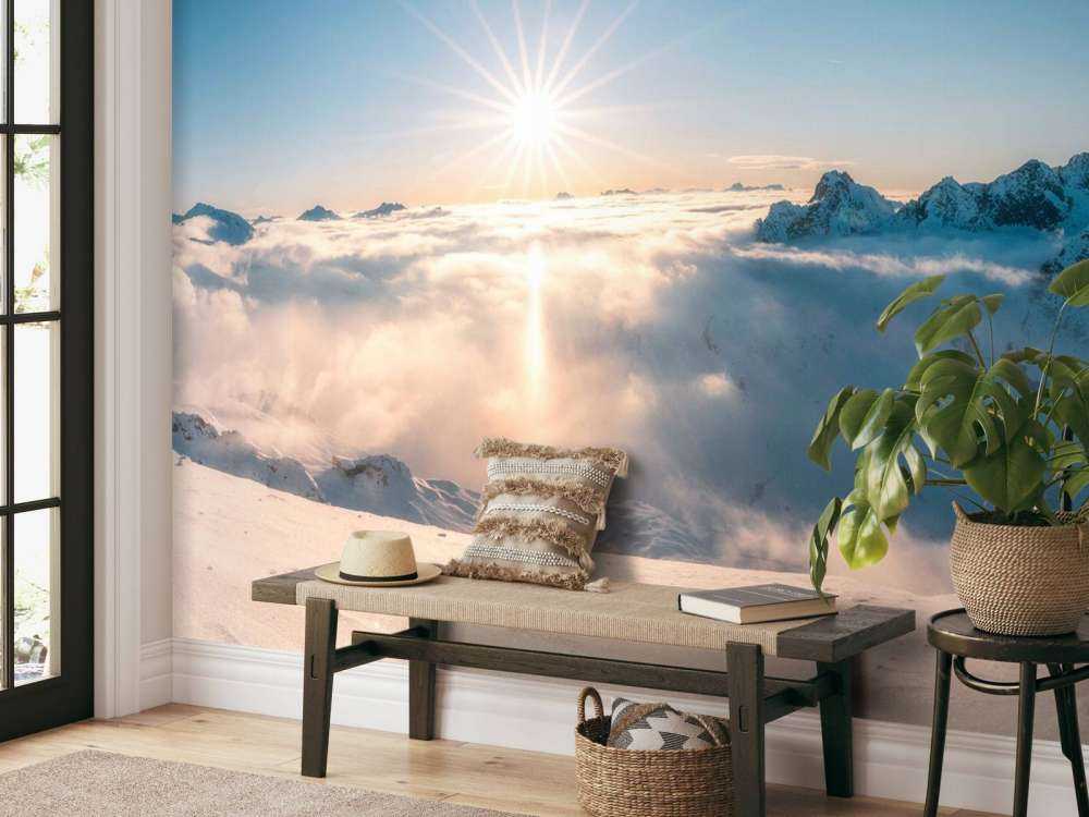 Zon boven wolkendek in alpenpanorama