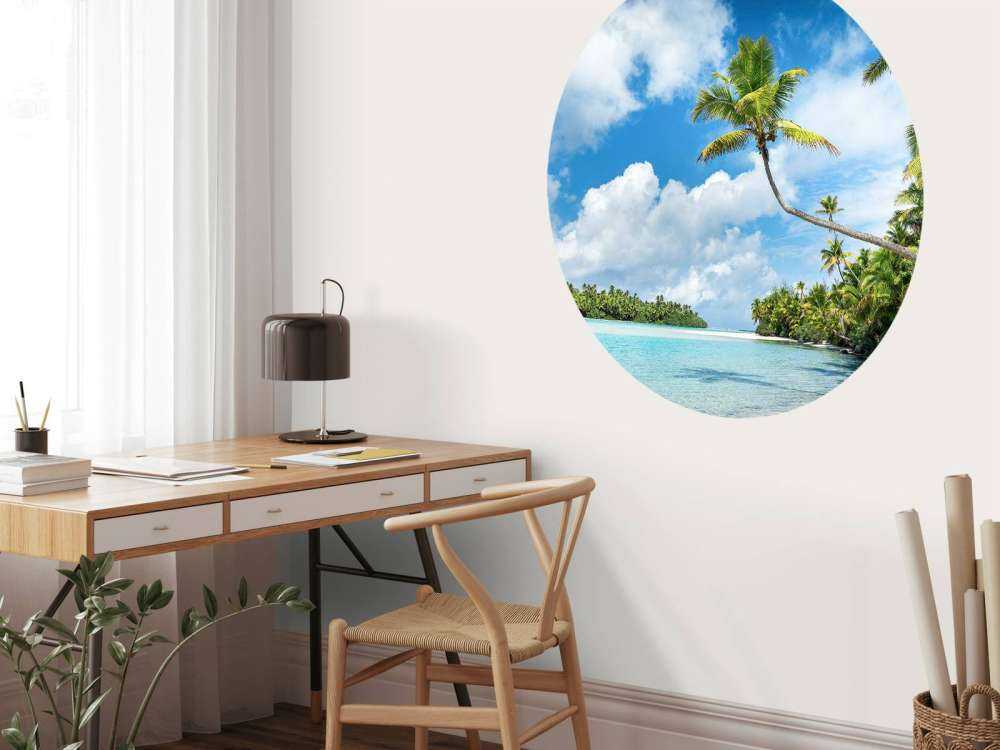 Palmbomen aan turquoise lagune