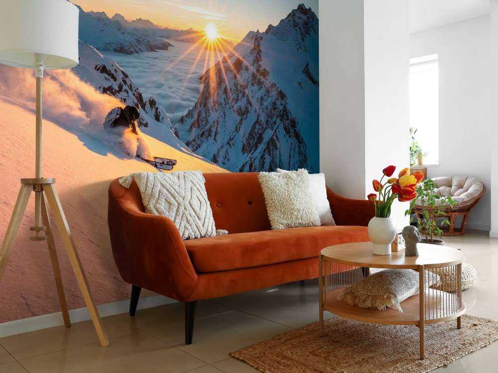 Skitocht bij zonsopkomst in alpen