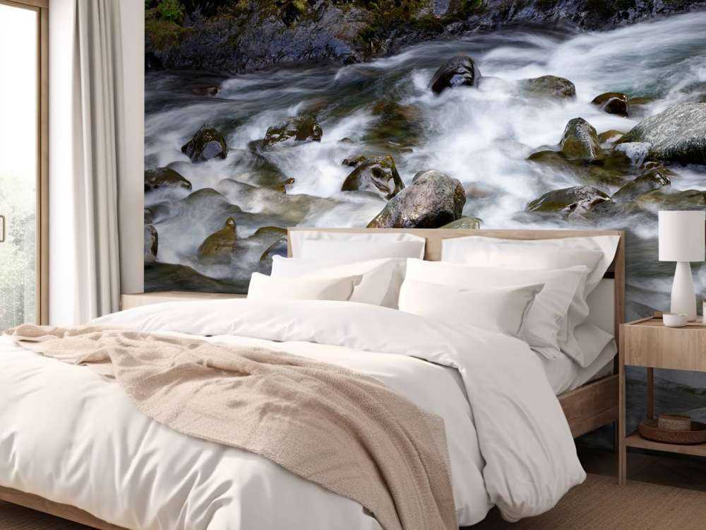 Rivier met rotsblokken