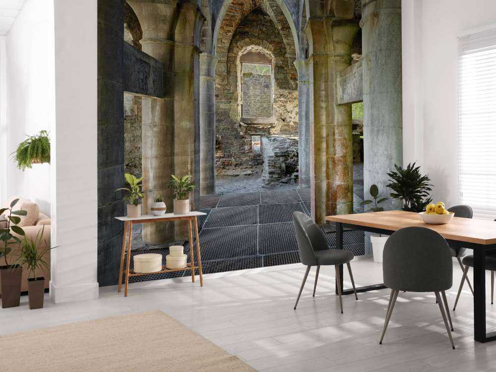 Verlaten gebouw met bogen