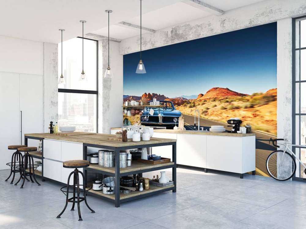 Muscle car in een Amerikaans landschap