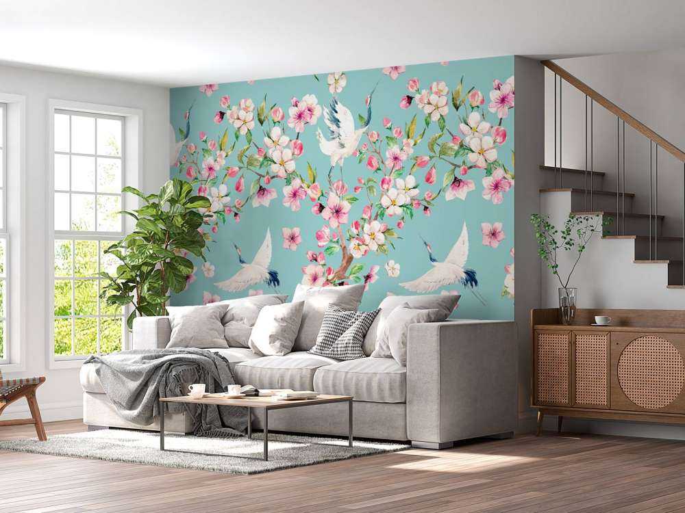 Kraanvogels tussen roze bloemen