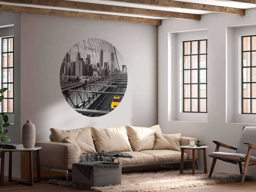 Een taxi over de Brooklyn bridge
