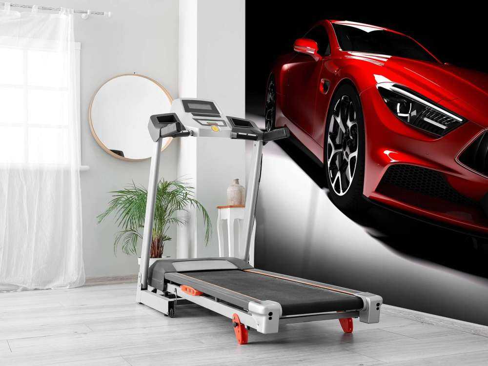 Rode sportauto in een donkere ruimte