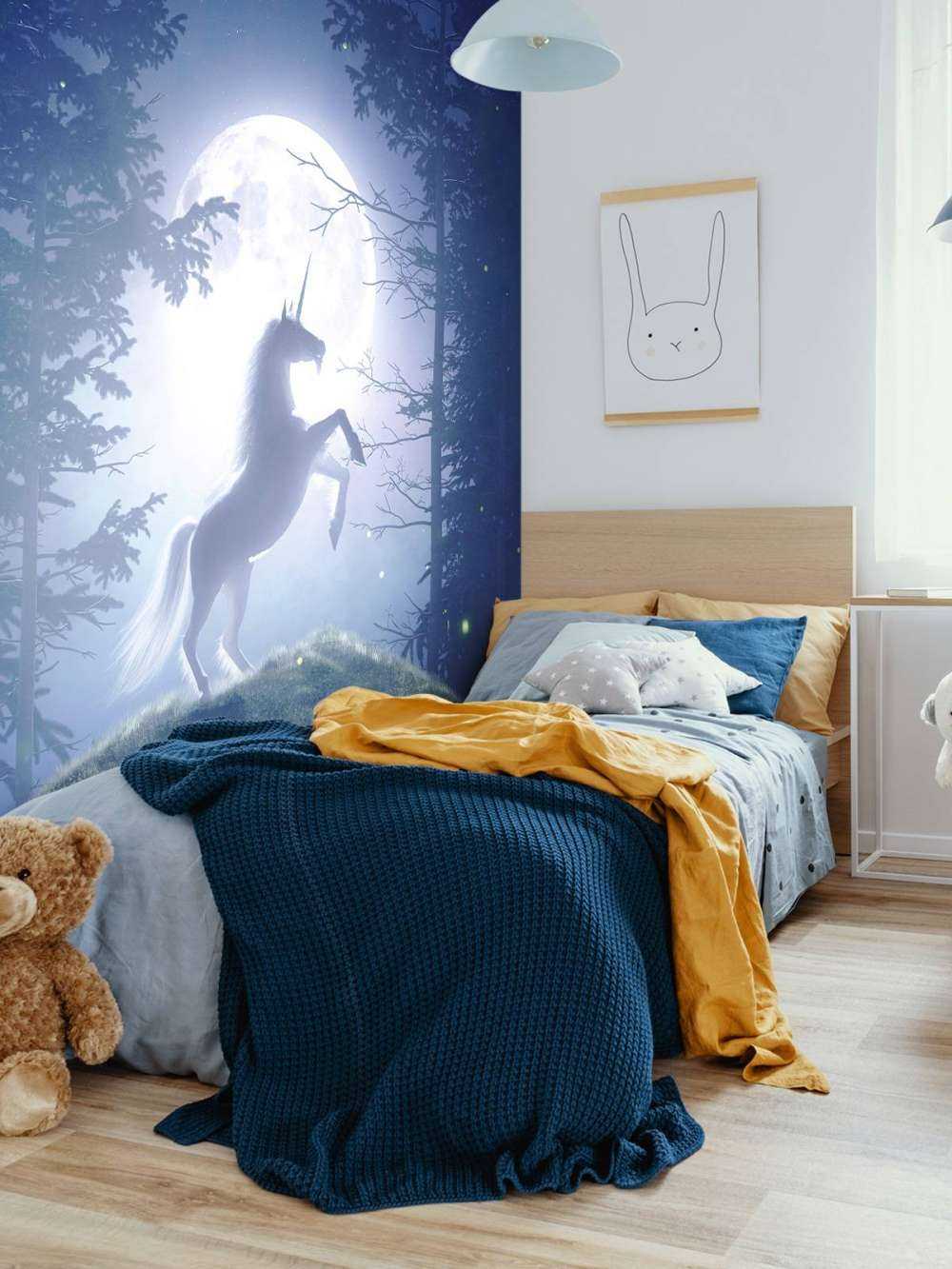 Unicorn bij volle maan