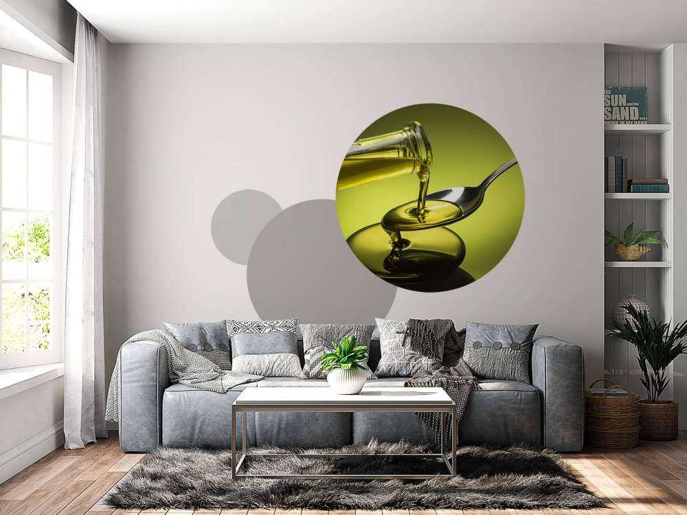 Olie gegoten op een lepel