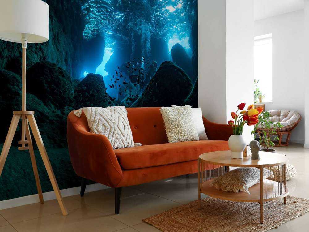 Zonnestralen in onderwater grot