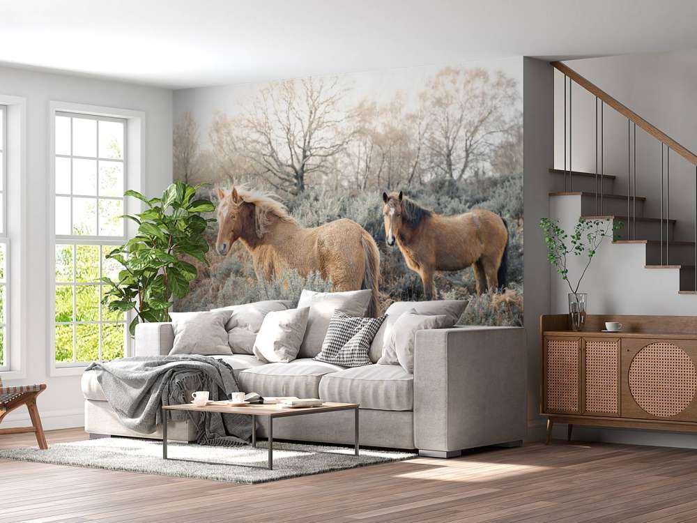Wilde paarden in een veld
