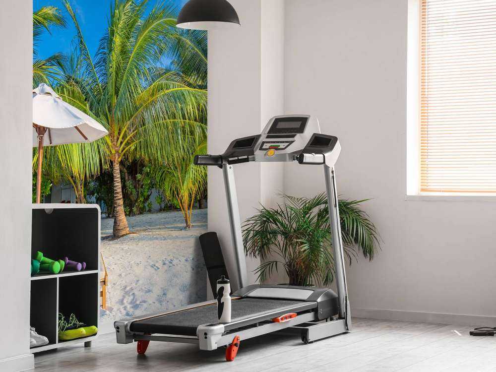 Zonnebaden op het witte strand