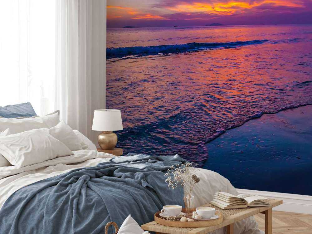 Paarse zonsondergang op het strand