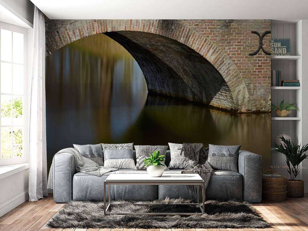 Oude boogbrug naar kasteel