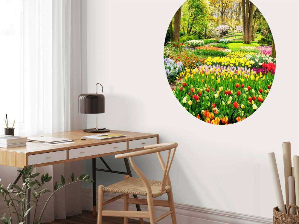 Tulpencreaties in een park